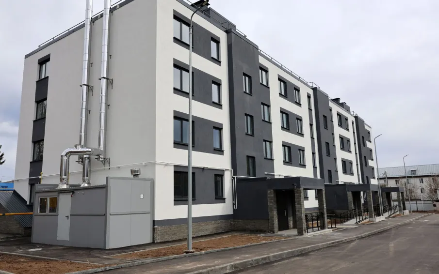 Более 70 жителей аварийного жилья в Чкаловске получили ключи от новых квартир